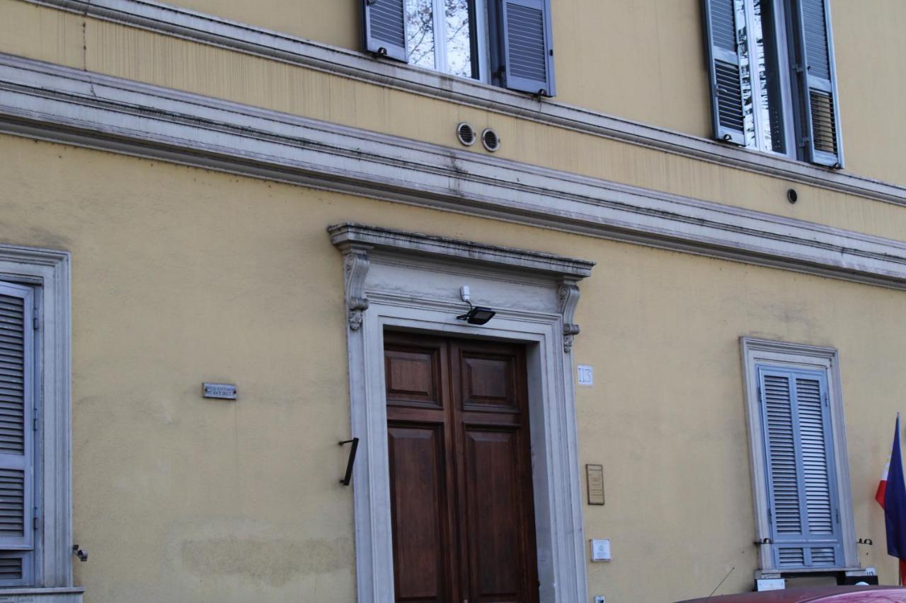 Casa Claudia Giulio Cesare, Rome